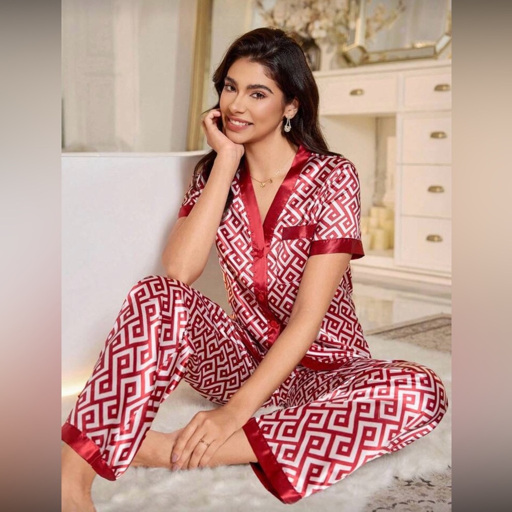 SHEIN Faux Silk Geometric Red Women's Pajama Set Sz M - Picture 3 of 5